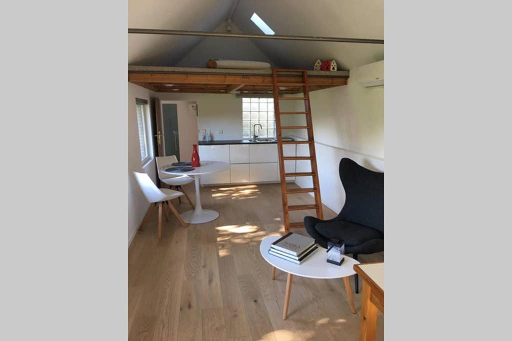 Apartamento Cozy Studio On A Quaint Farm Kruibeke Exterior foto
